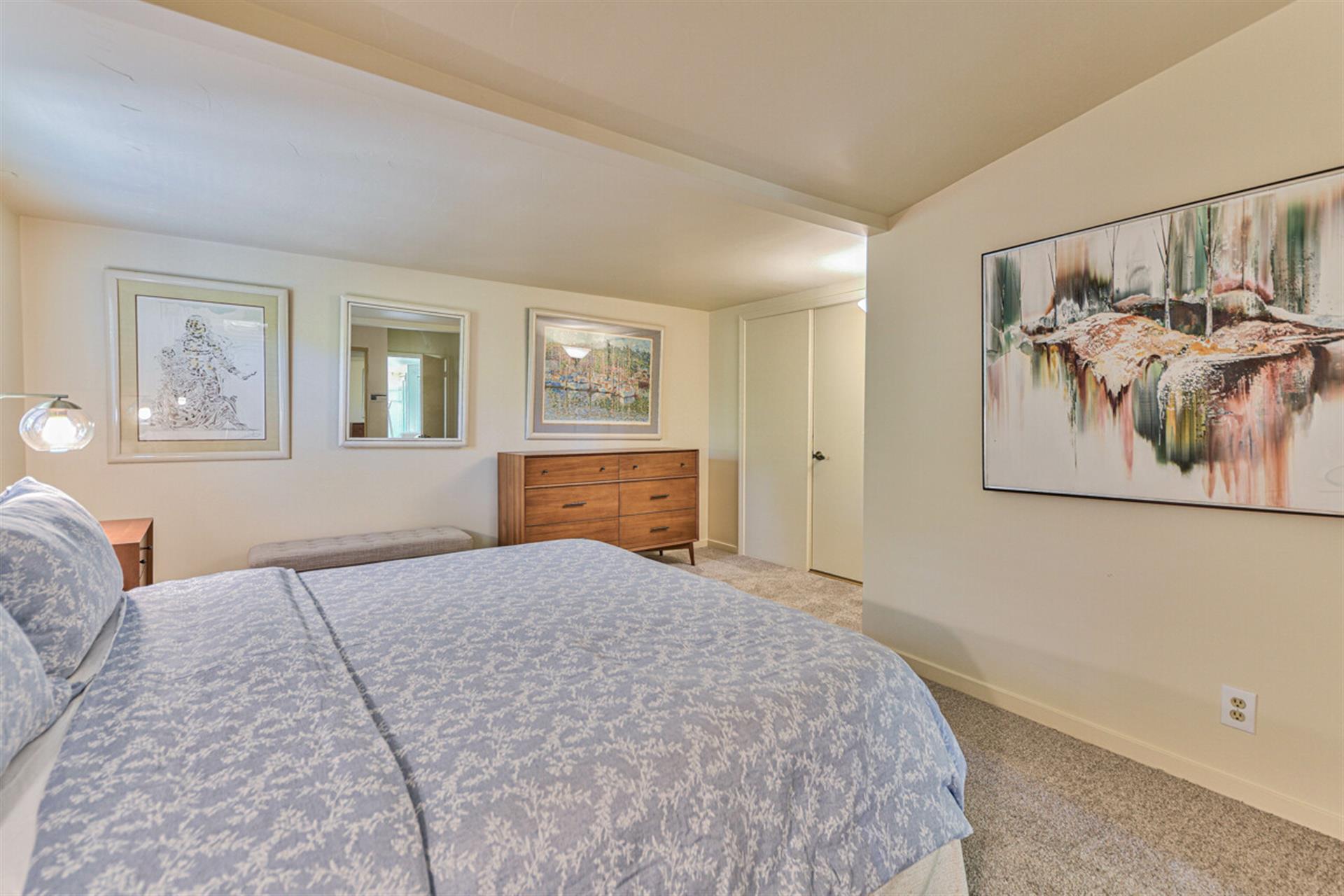 Bedroom 1, King Bed, TV, En Suite Bathroom