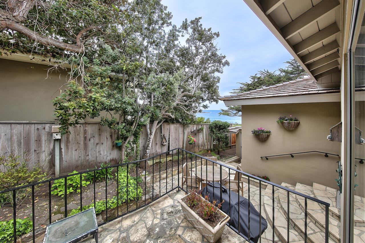 SemiProtected Side Patio with Dining Area, Gas BBQ Grill