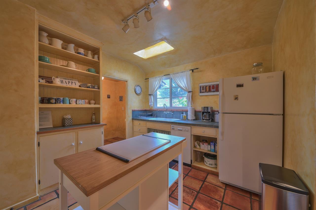 Sunny, FullyEquipped Kitchen