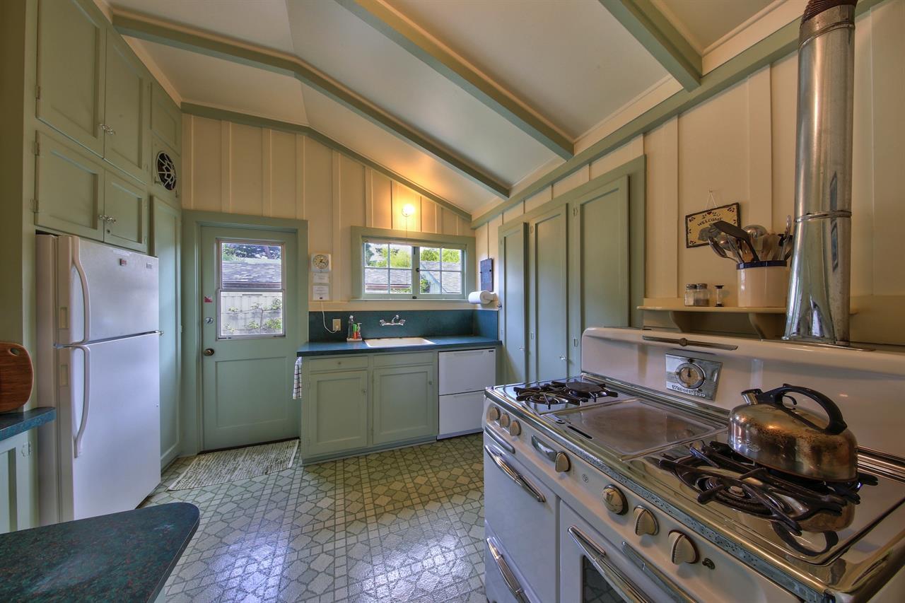 Fully Equipped Kitchen with Vintage Wedgewood Stove  Oven