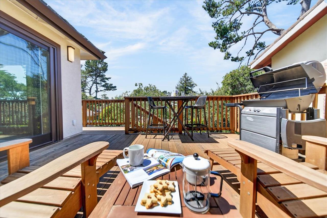 Lovely Views into the Treetops from Elevated Deck
