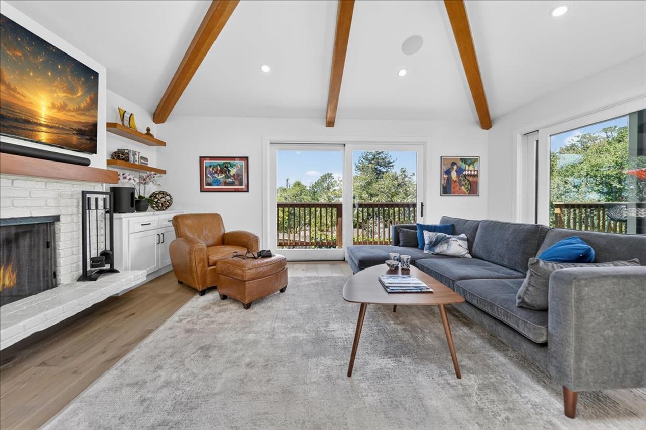 Vaulted Ceilings, Gas Fireplace, Large TV