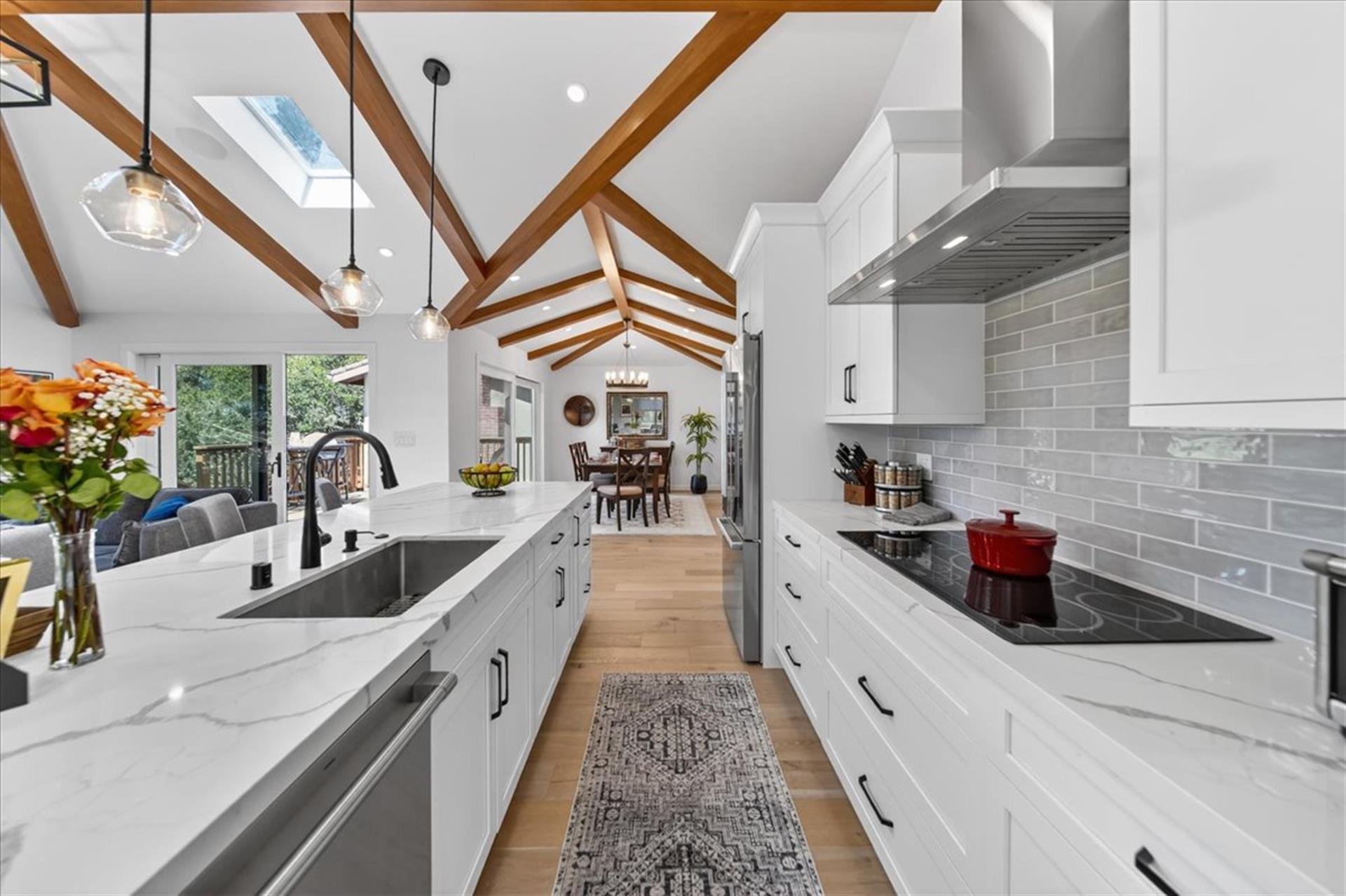 Fully Equipped Gourmet Kitchen