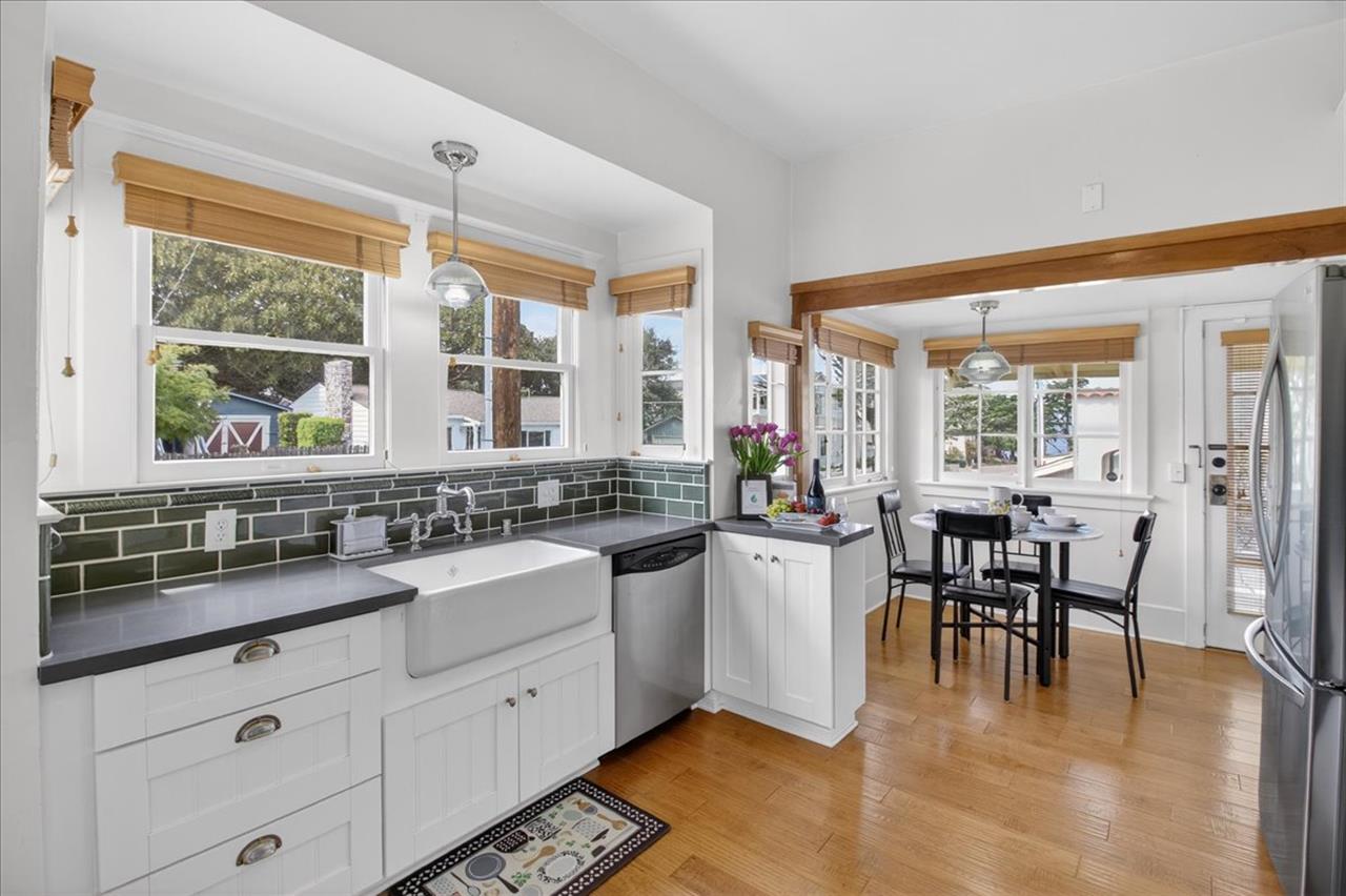 Fully Equipped Kitchen, Breakfast Nook