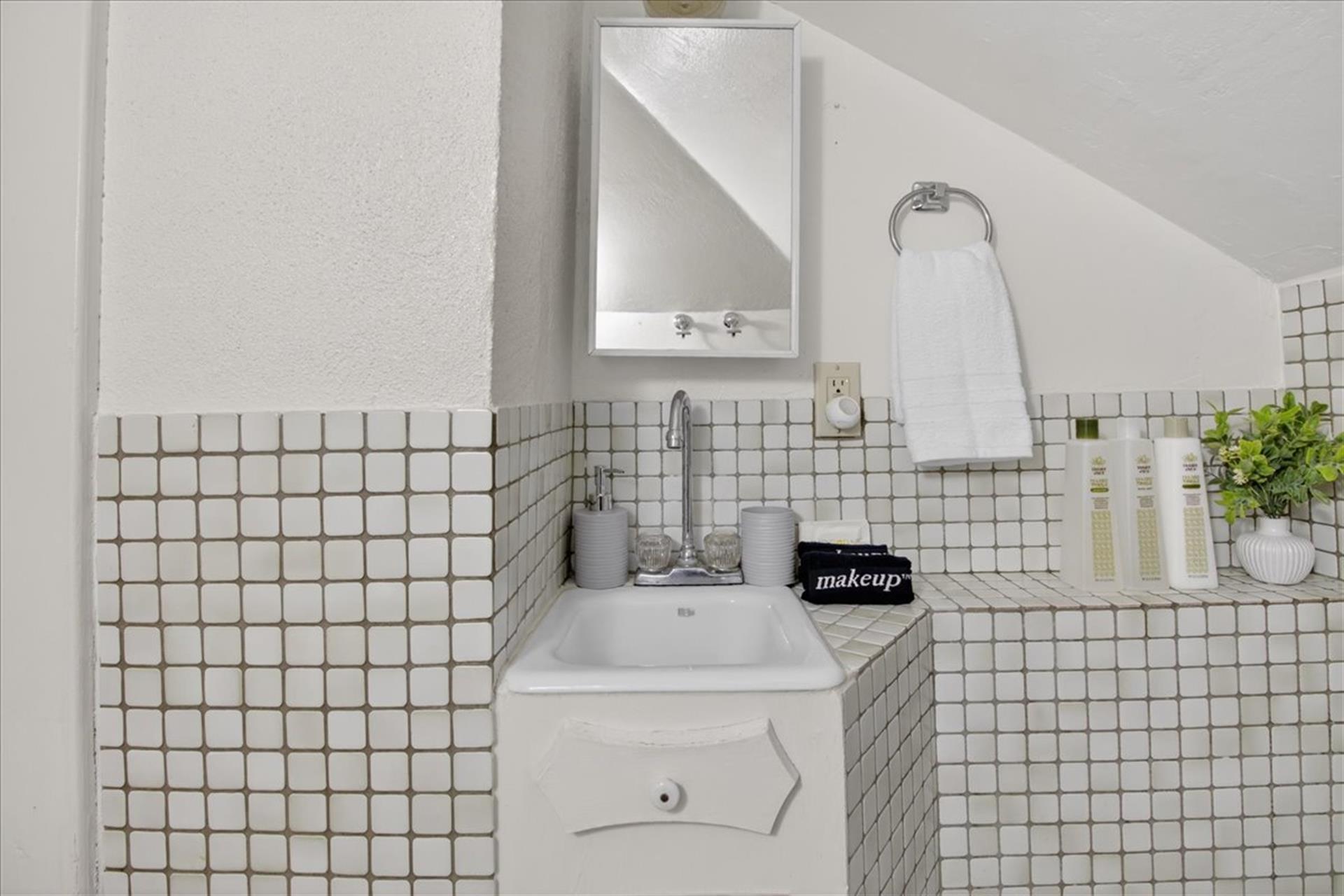 Upstairs Bathroom, Bathtub with Handheld Shower Wand
