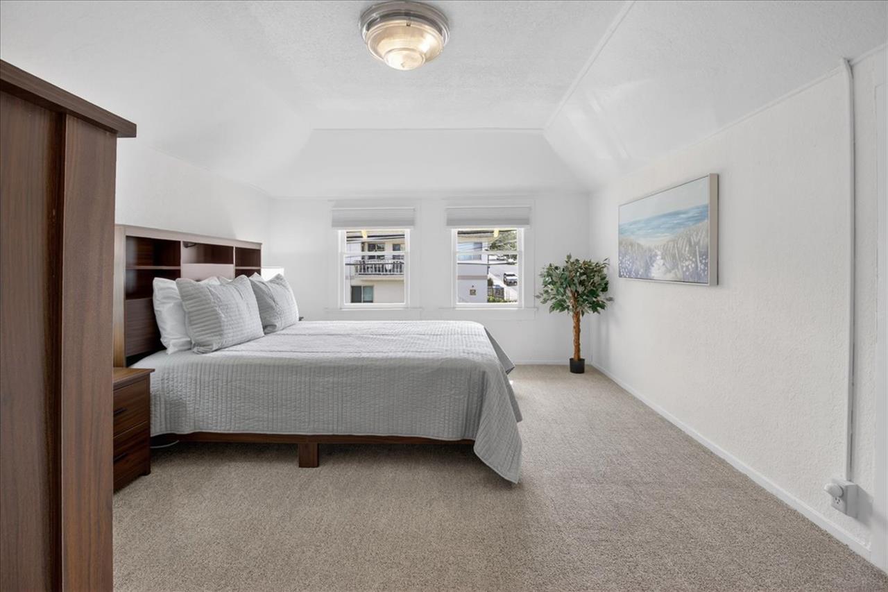 Bedroom 2, Queen Bed, Upstairs