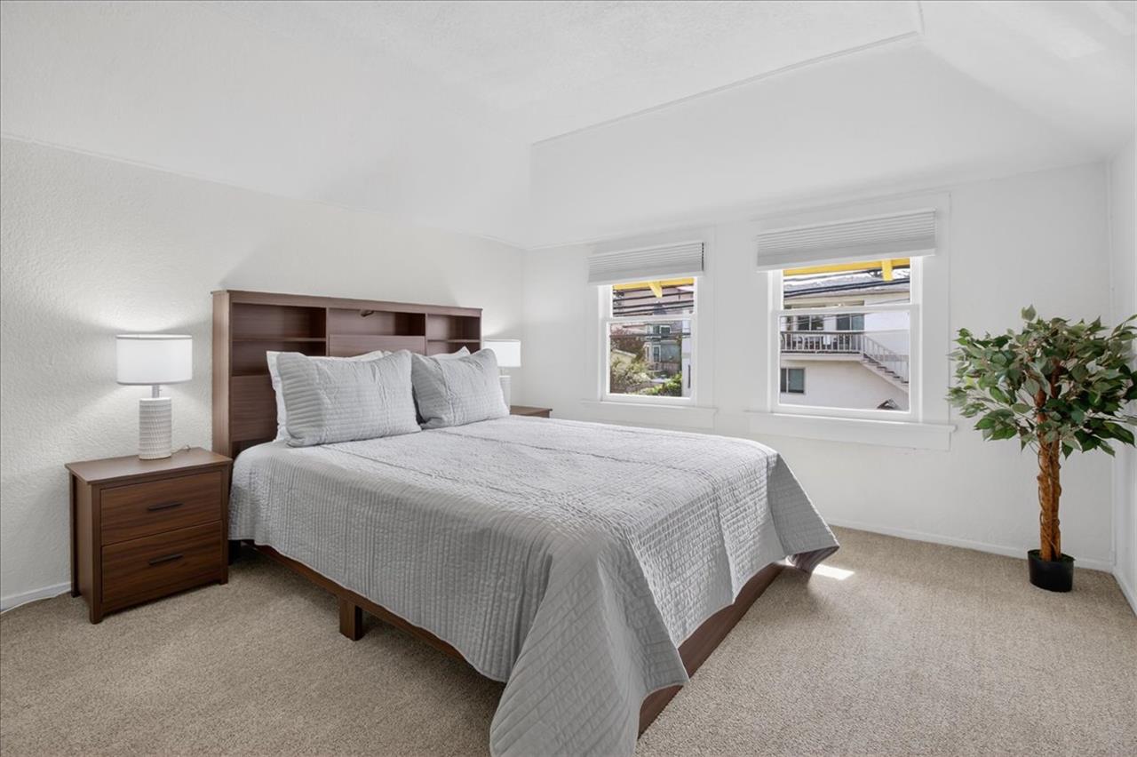 Bedroom 2, Queen Bed, Upstairs