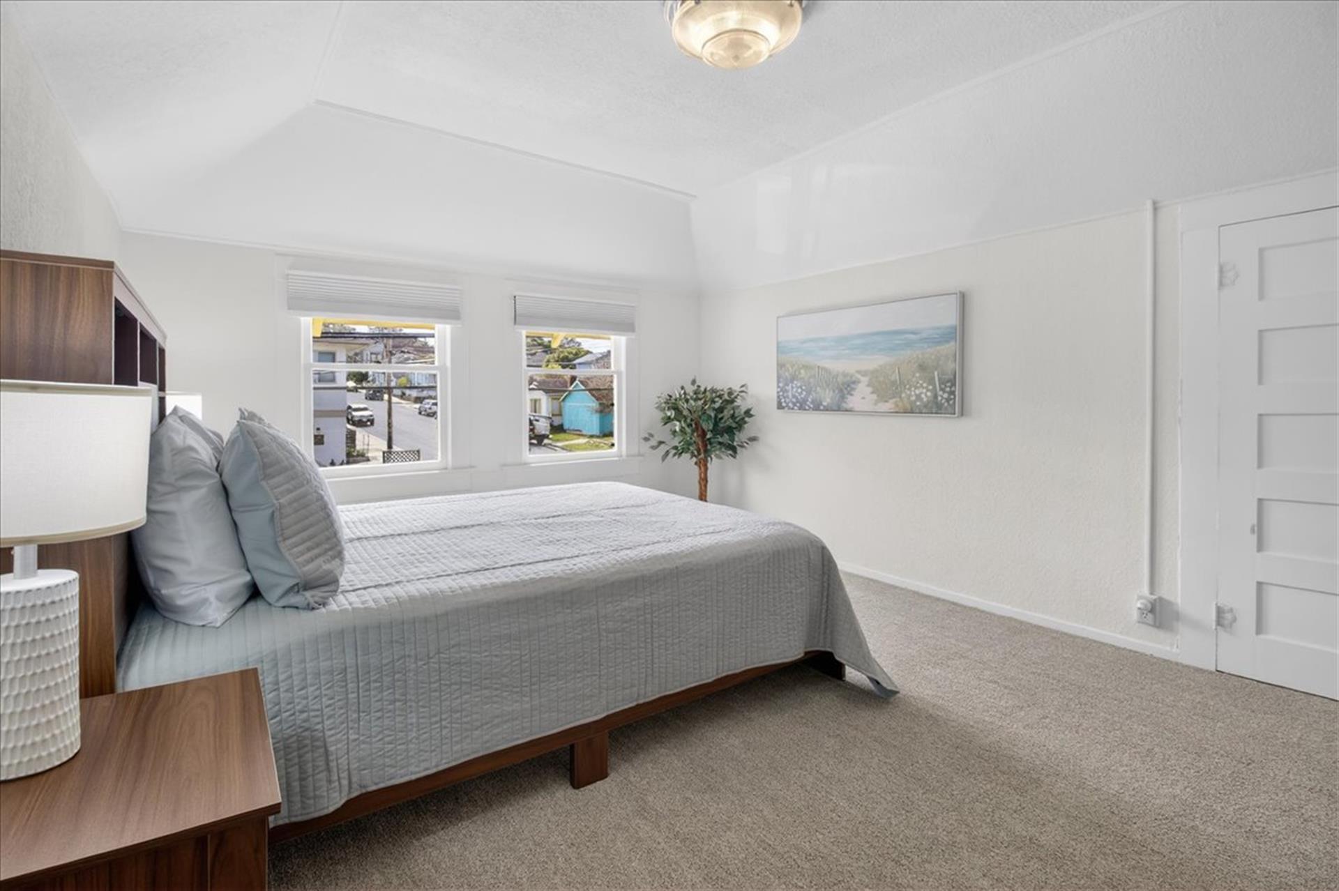 Bedroom 2, Queen Bed, Upstairs