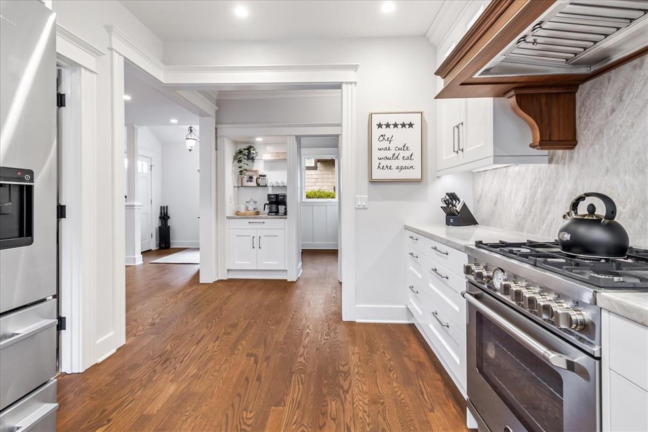 Fully Equipped Gourmet Kitchen