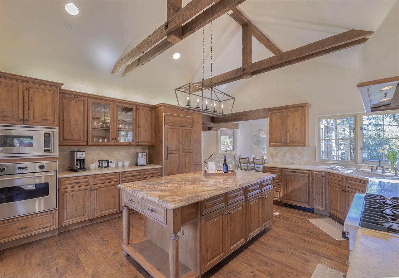 Fully Equipped Gourmet Kitchen