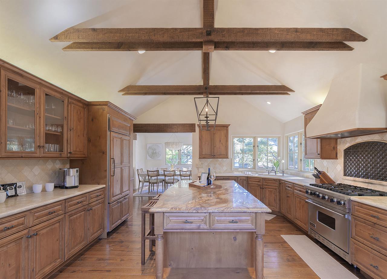 Fully Equipped Gourmet Kitchen