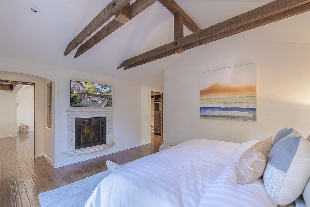 Bedroom 1, King, TV, Fireplace, En Suite Bathroom