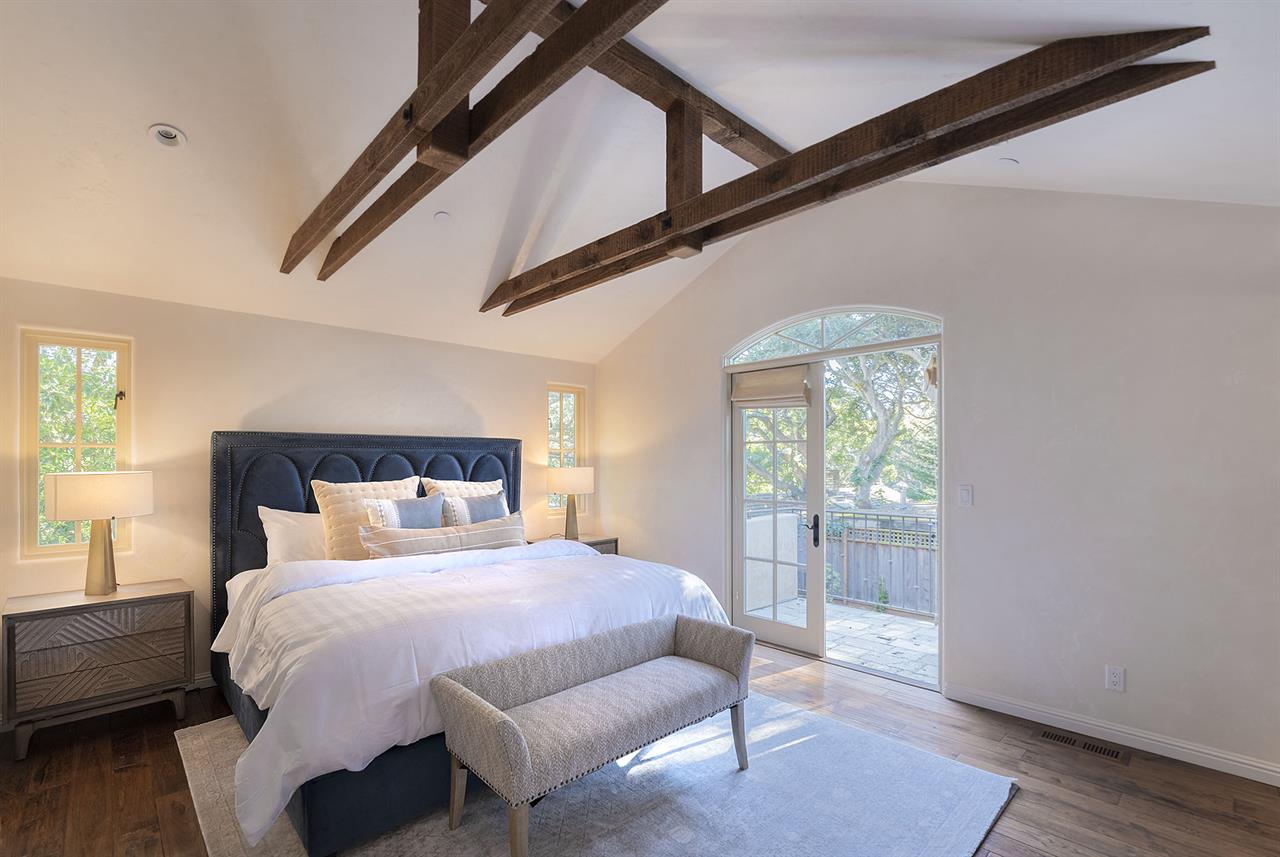 Bedroom 1, King, TV, Fireplace, En Suite Bathroom