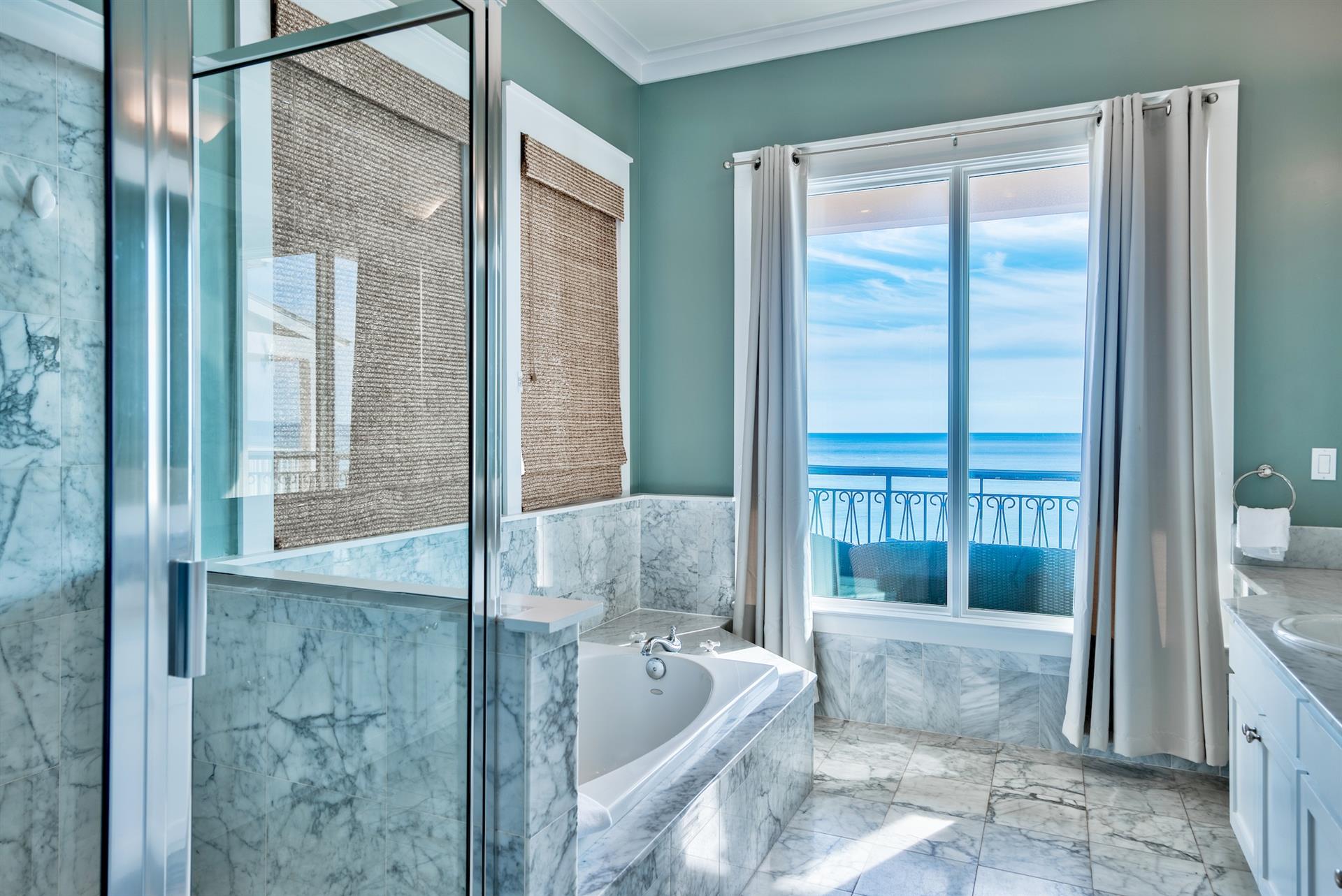 Large Master Bathroom w Beach Front Views, Soaking Tub and Walk In Shower