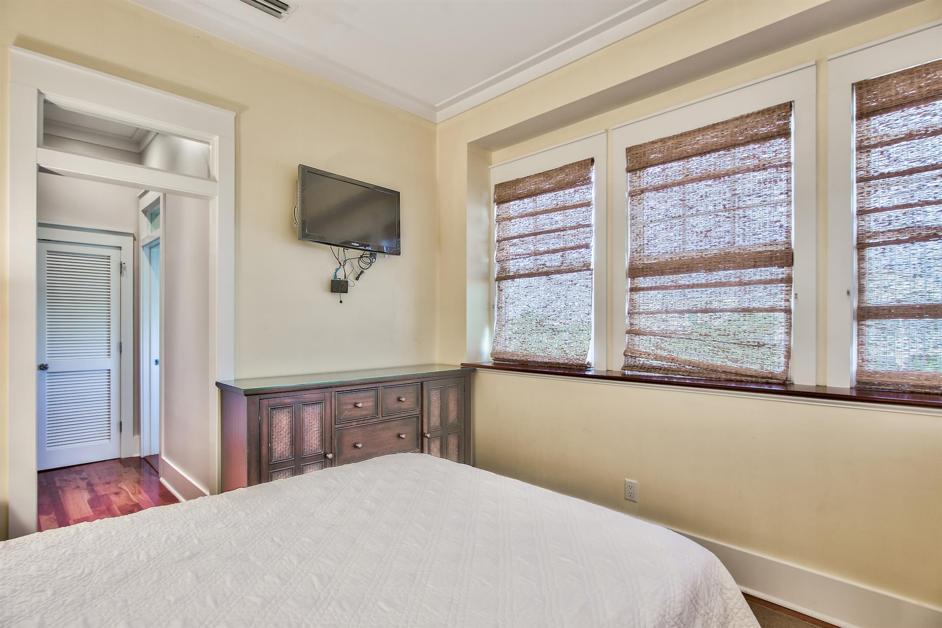 3rd Floor Queen Bedroom, Flat Screen Television, Private Bath