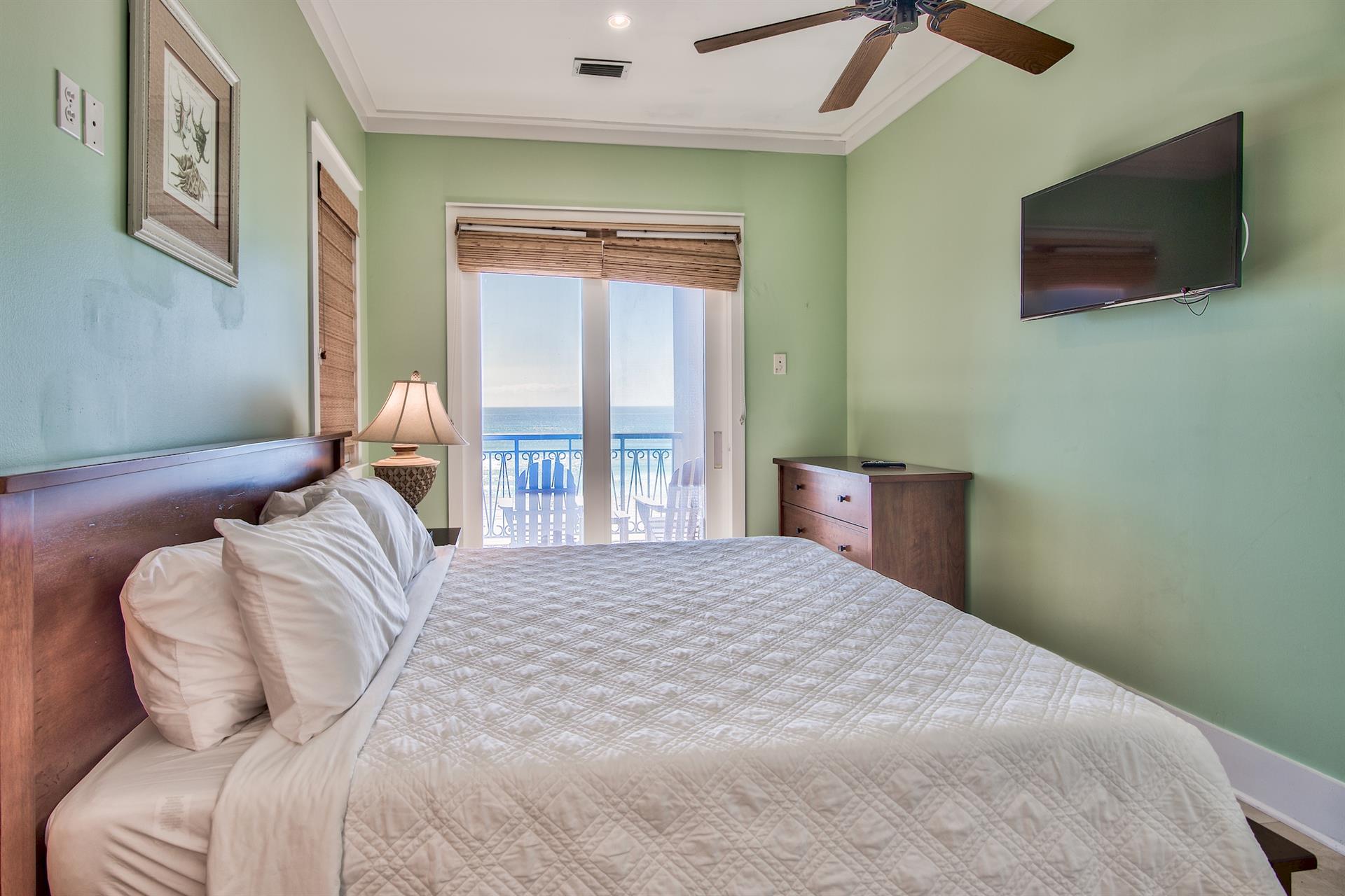 1st Floor King Bedroom w Private Full Bath