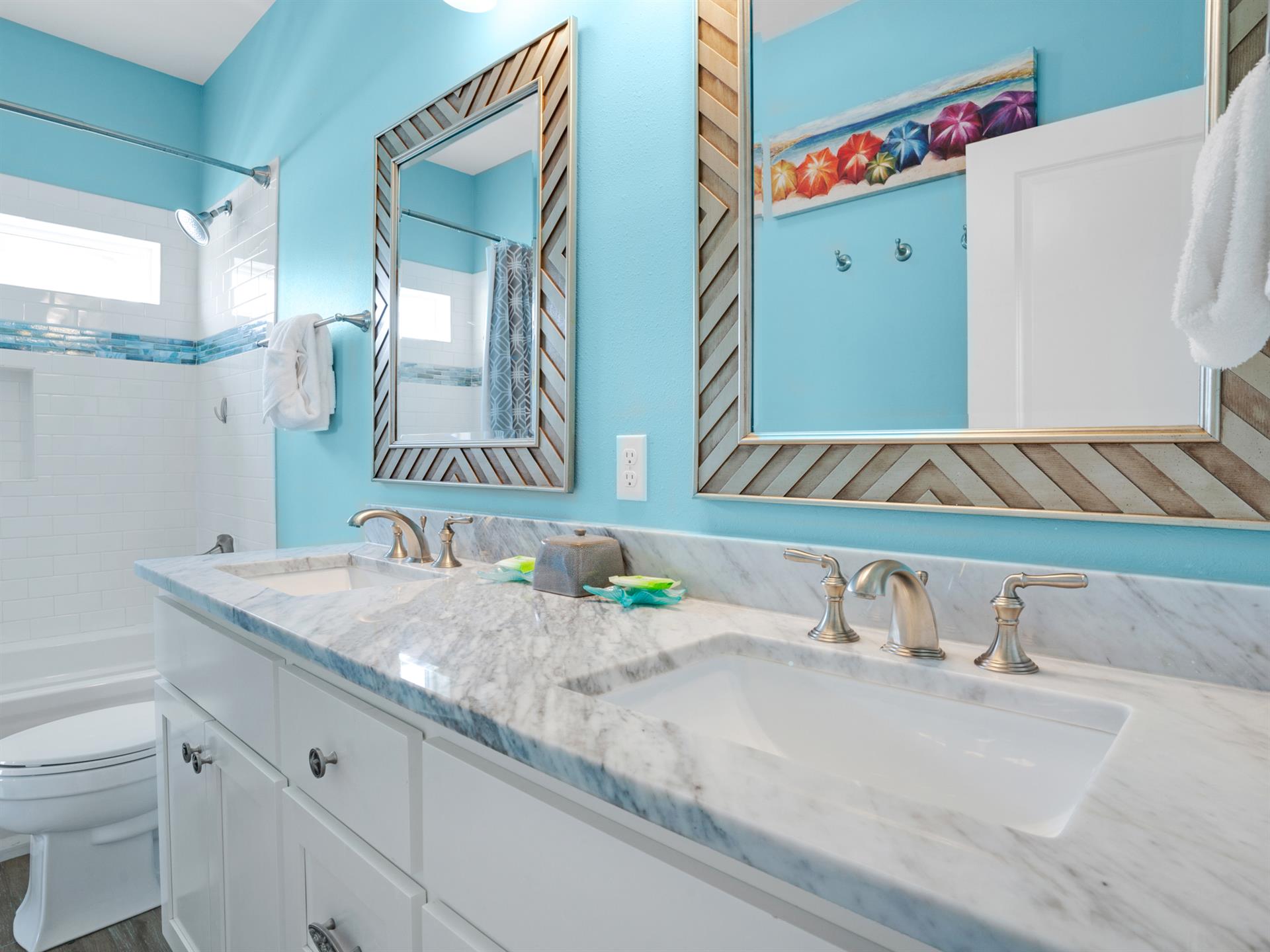 2nd fl Bathroom off King Room