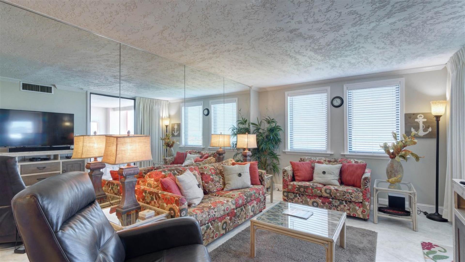 514B  Living Room  June 2018