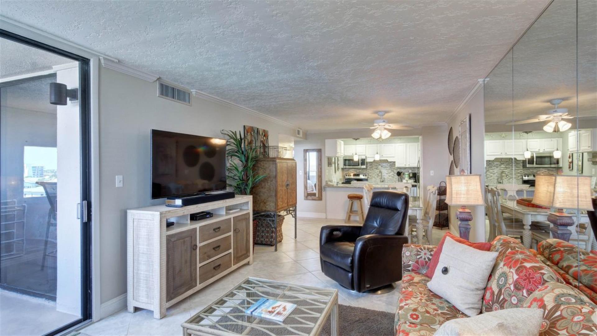 514B  Living Area with TV  June 2018