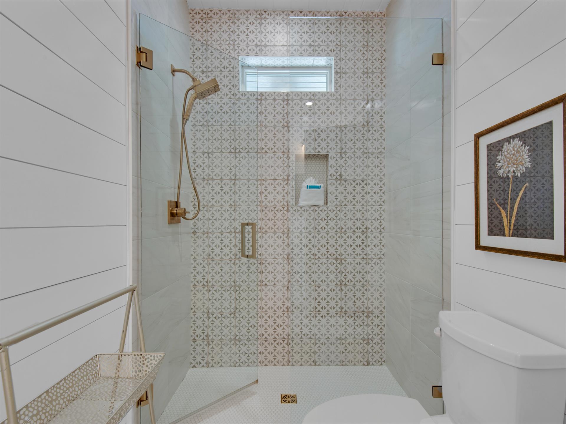 JacknJill Shower For Queen Bedrooms