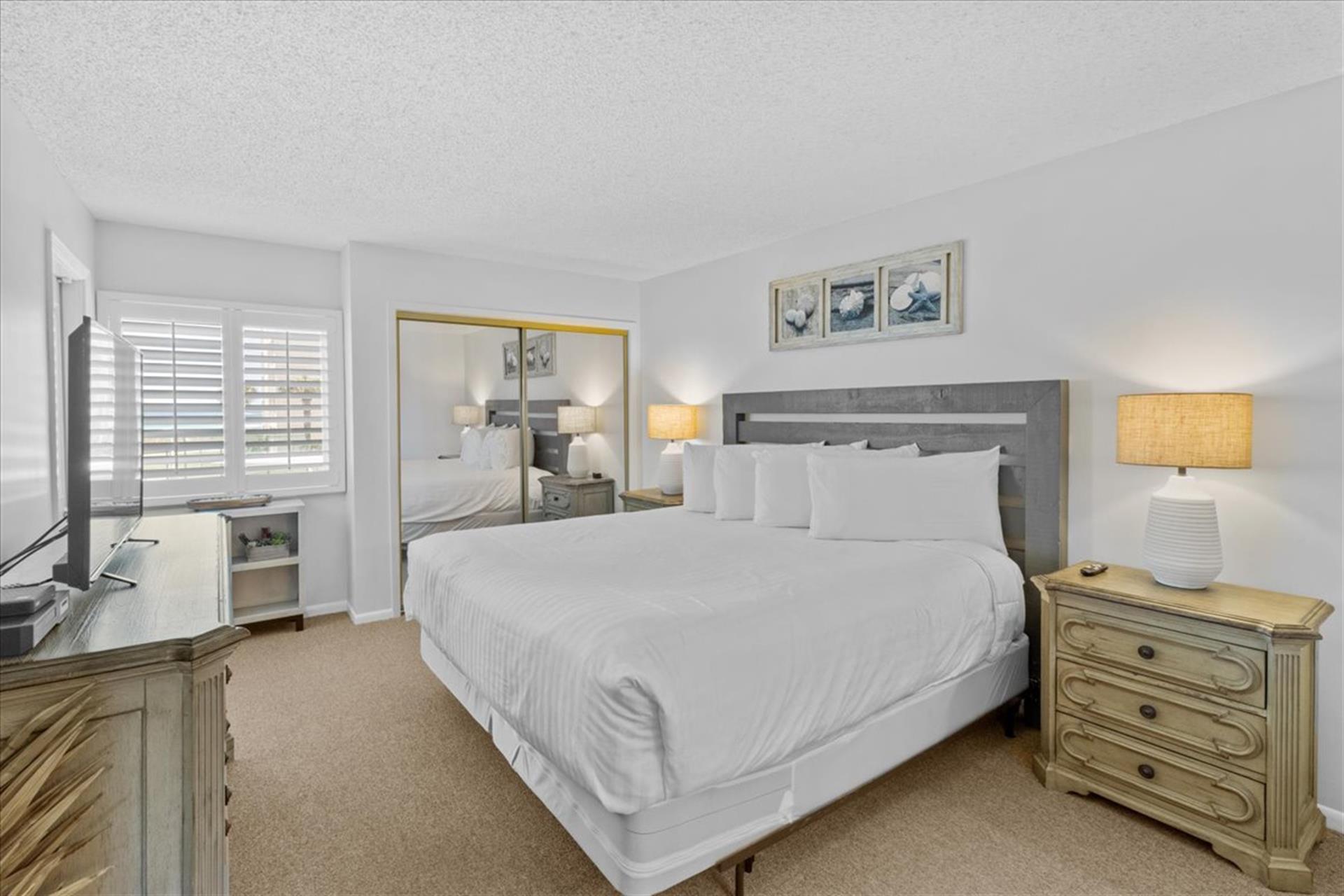 HSRC 213 Master Bedroom With King Bed