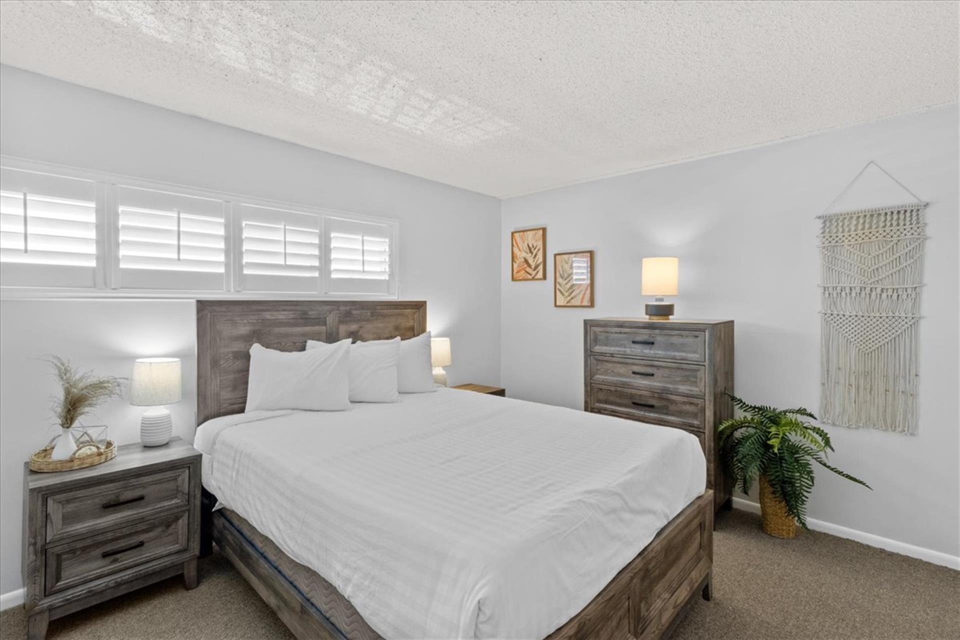 HSRC 213 Second Bedroom With Queen Bed