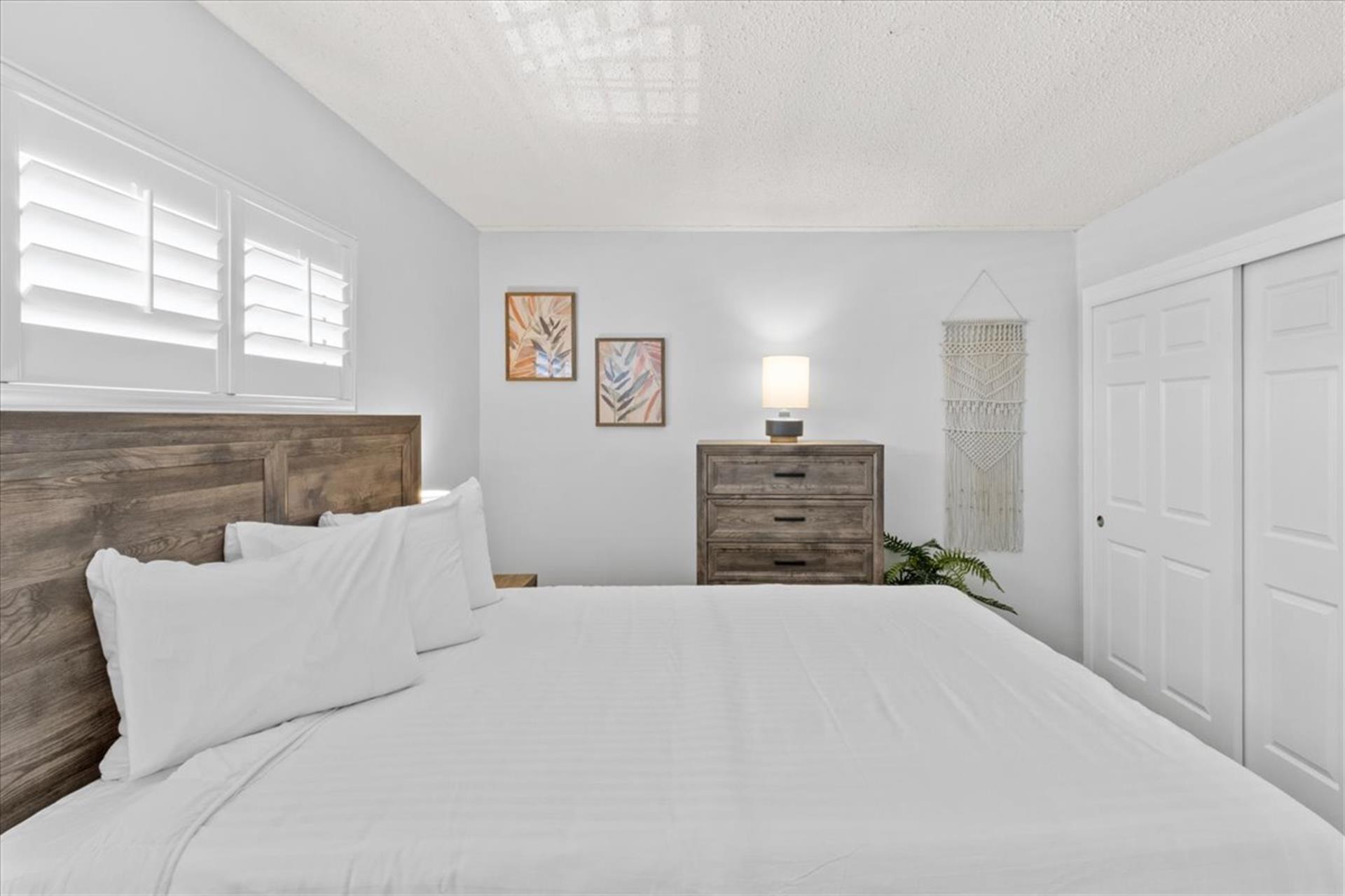 HSRC 213 Second Bedroom With Queen Bed