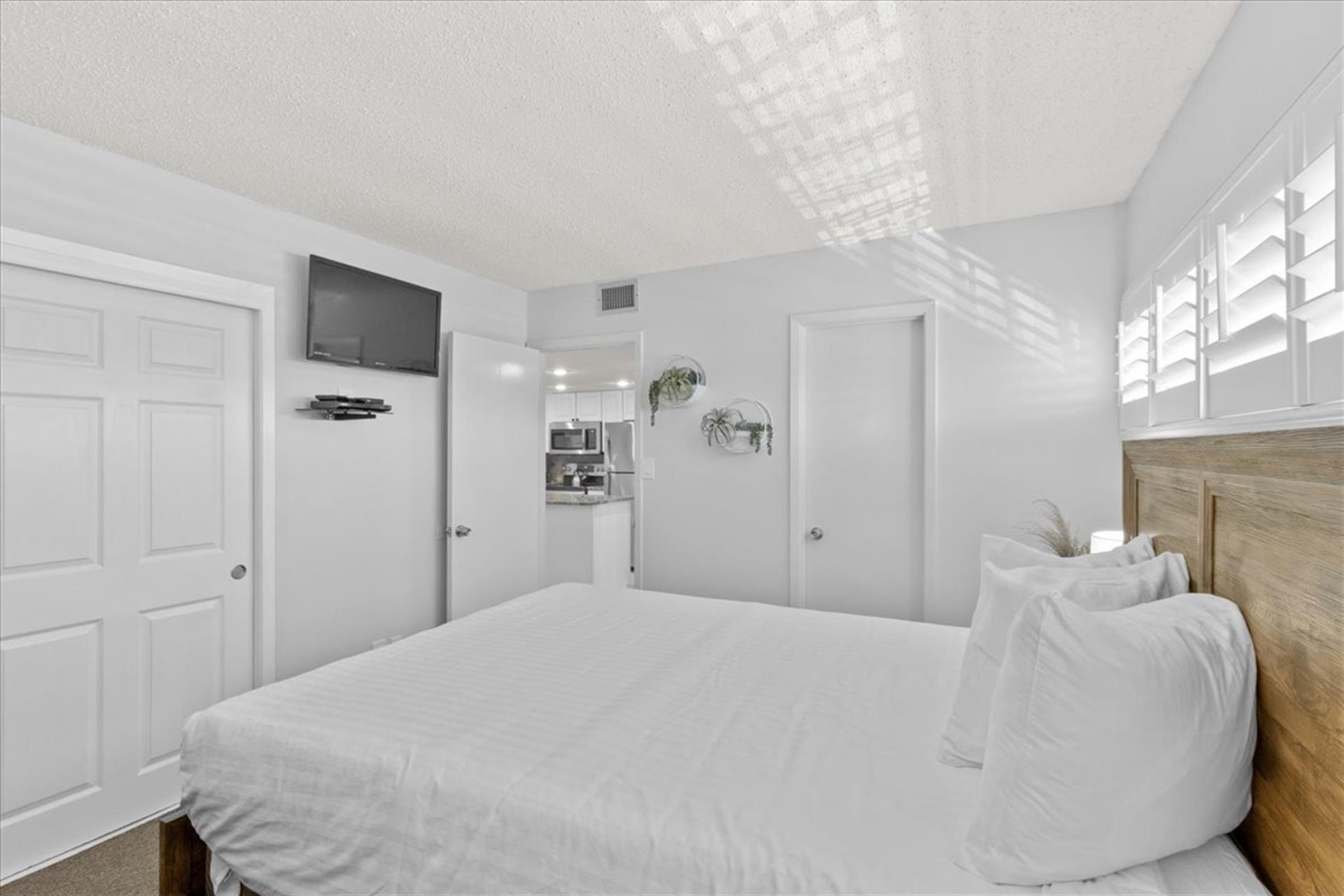 HSRC 213 Second Bedroom With Queen Bed