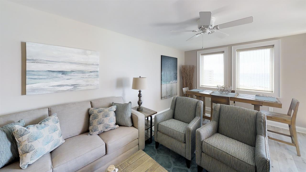 q3tqCJTkdVo  Living1