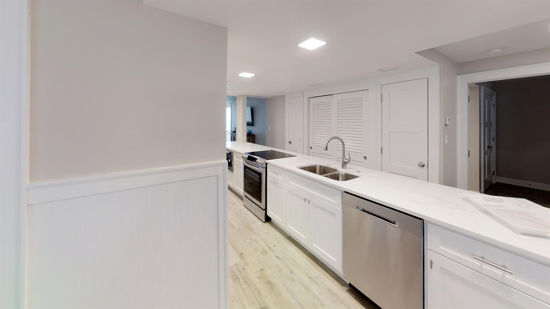 q3tqCJTkdVo  Kitchen