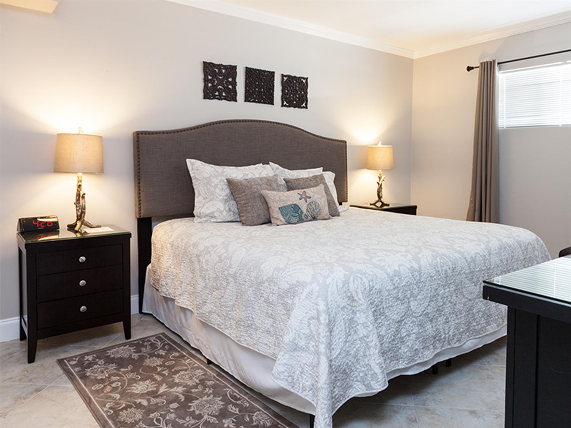 HSRC 519 Bedroom With King Bed