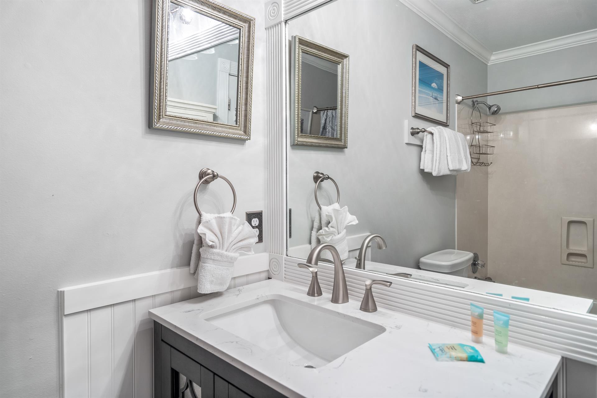 Bathroom with bathtubshower combination for the primary king bedroom 3