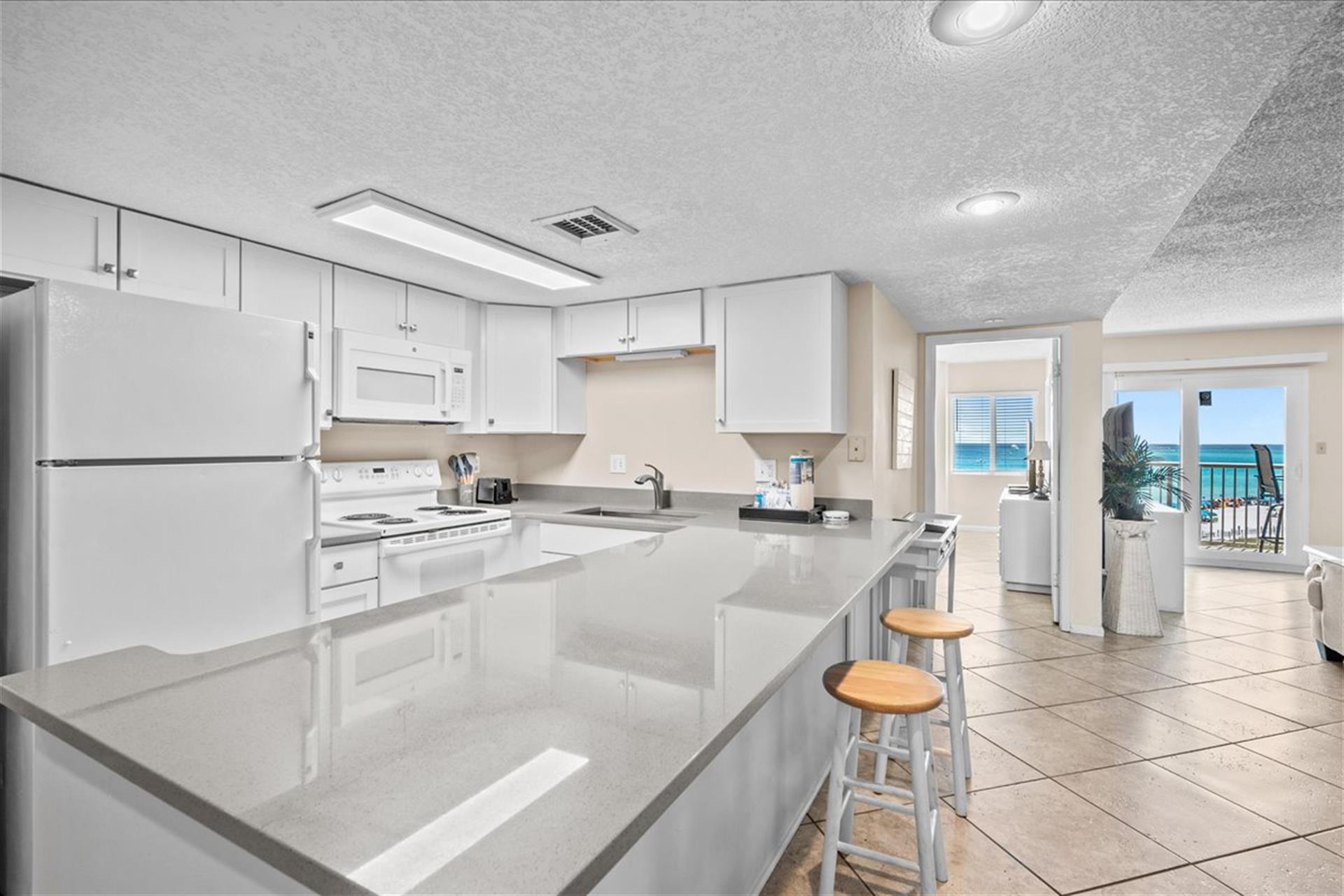 HSRC 520 Breakfast Bar Kitchen