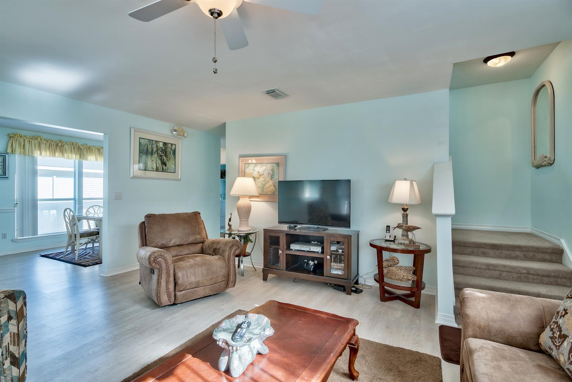 Open Living Room w Queen Sleeper Sofa, Flat Screen Television