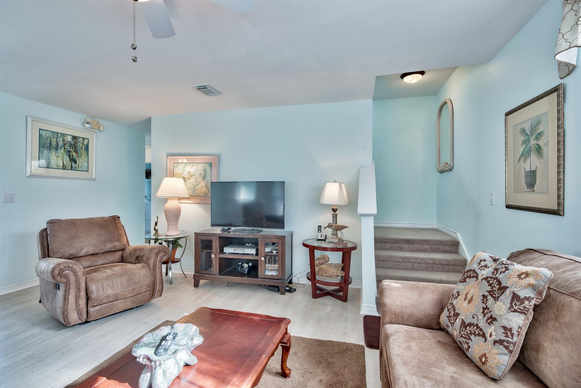 Open Living Room w Queen Sleeper Sofa, Flat Screen Television