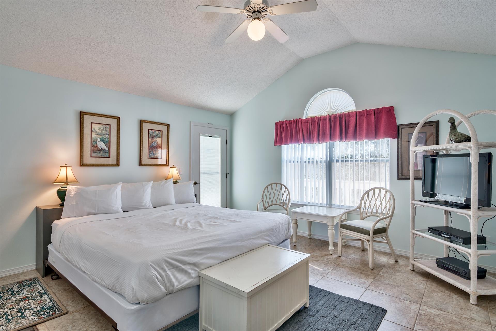 King Master Bedroom, Private Bathroom, Balcony Access