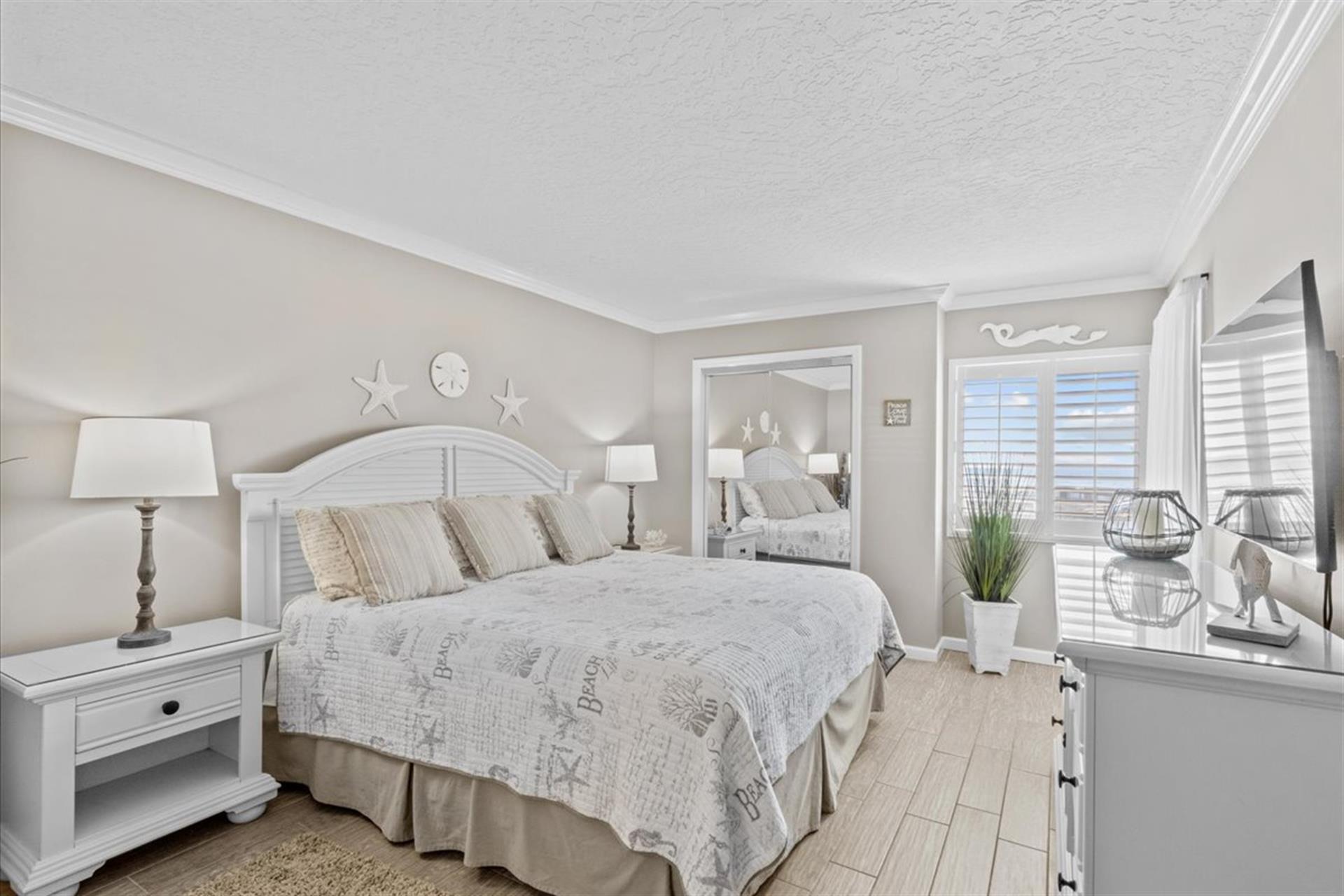 HSRC 204 Master Bedroom With King Bed