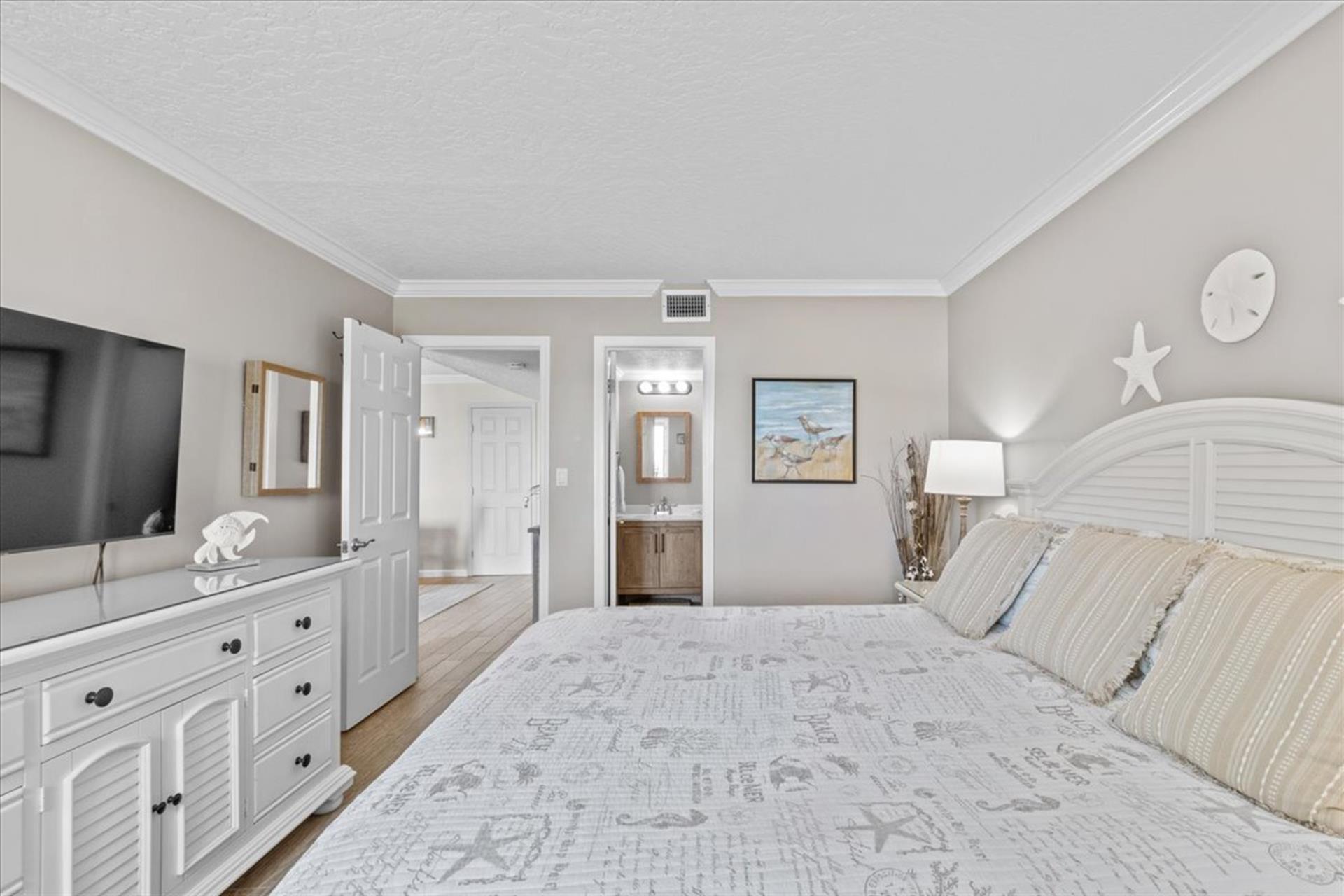 HSRC 204 Master Bedroom With King Bed and En Suite