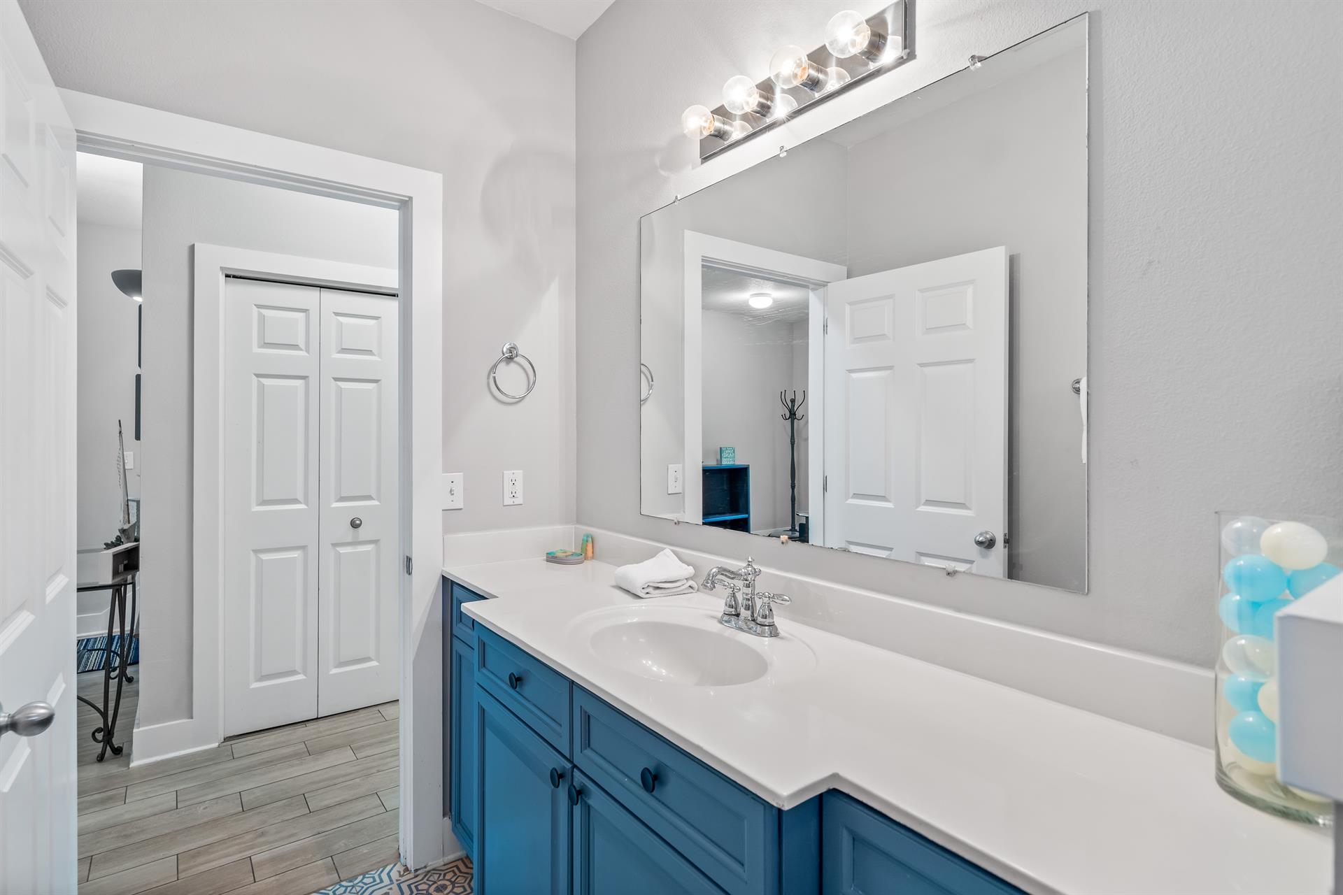 1st floor bathroom for the queen bedroom has direct access from the bedroom plus a hallway entrance.