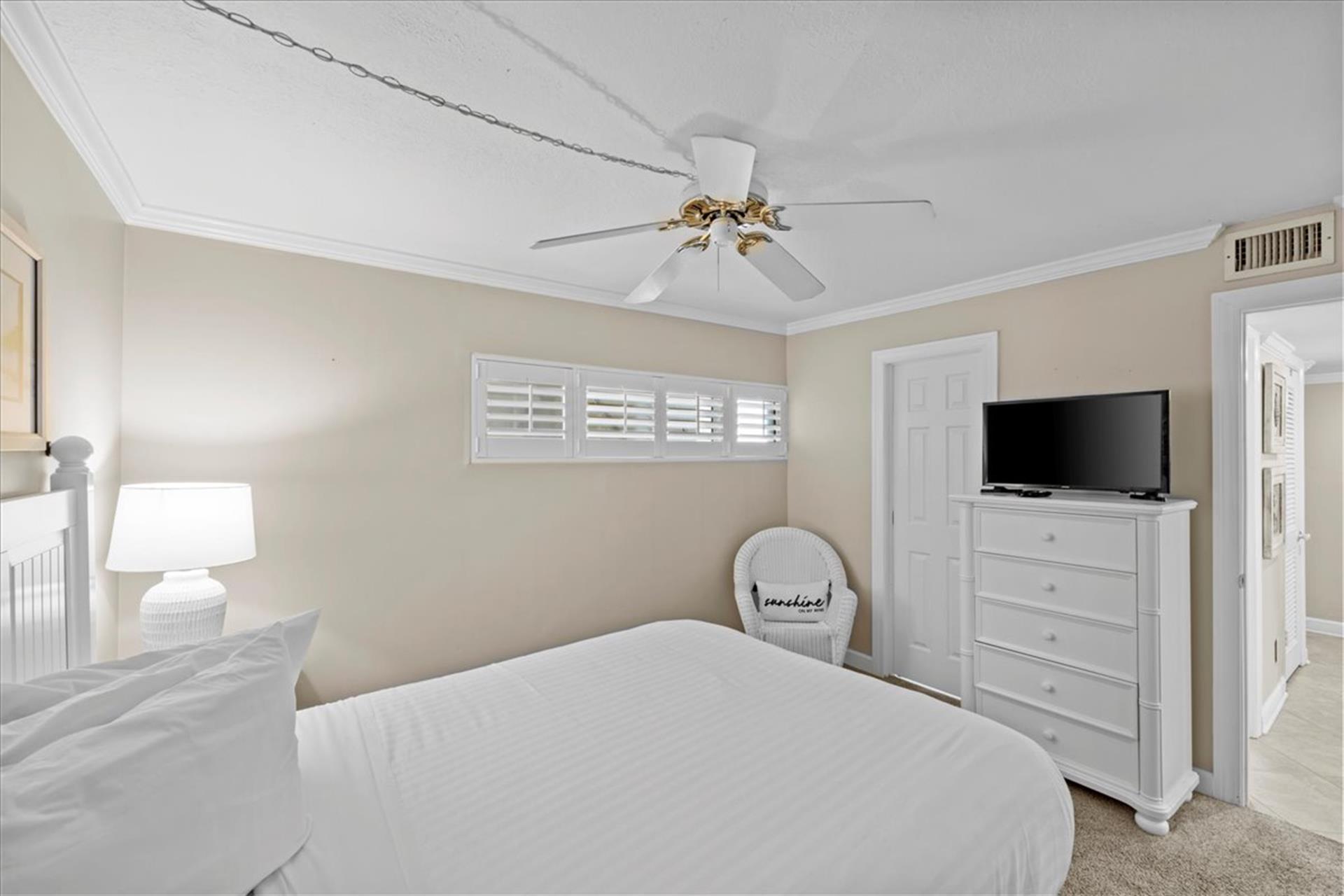 HSRC 523 Second Bedroom With Queen Size Bed