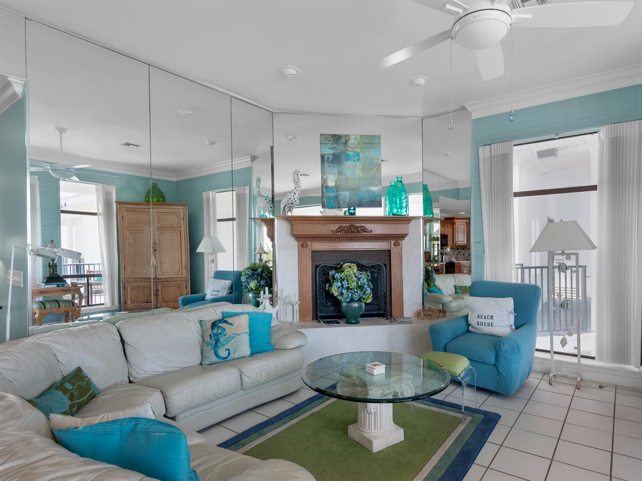 Living Area with Plenty of Seating     fireplace inoperable