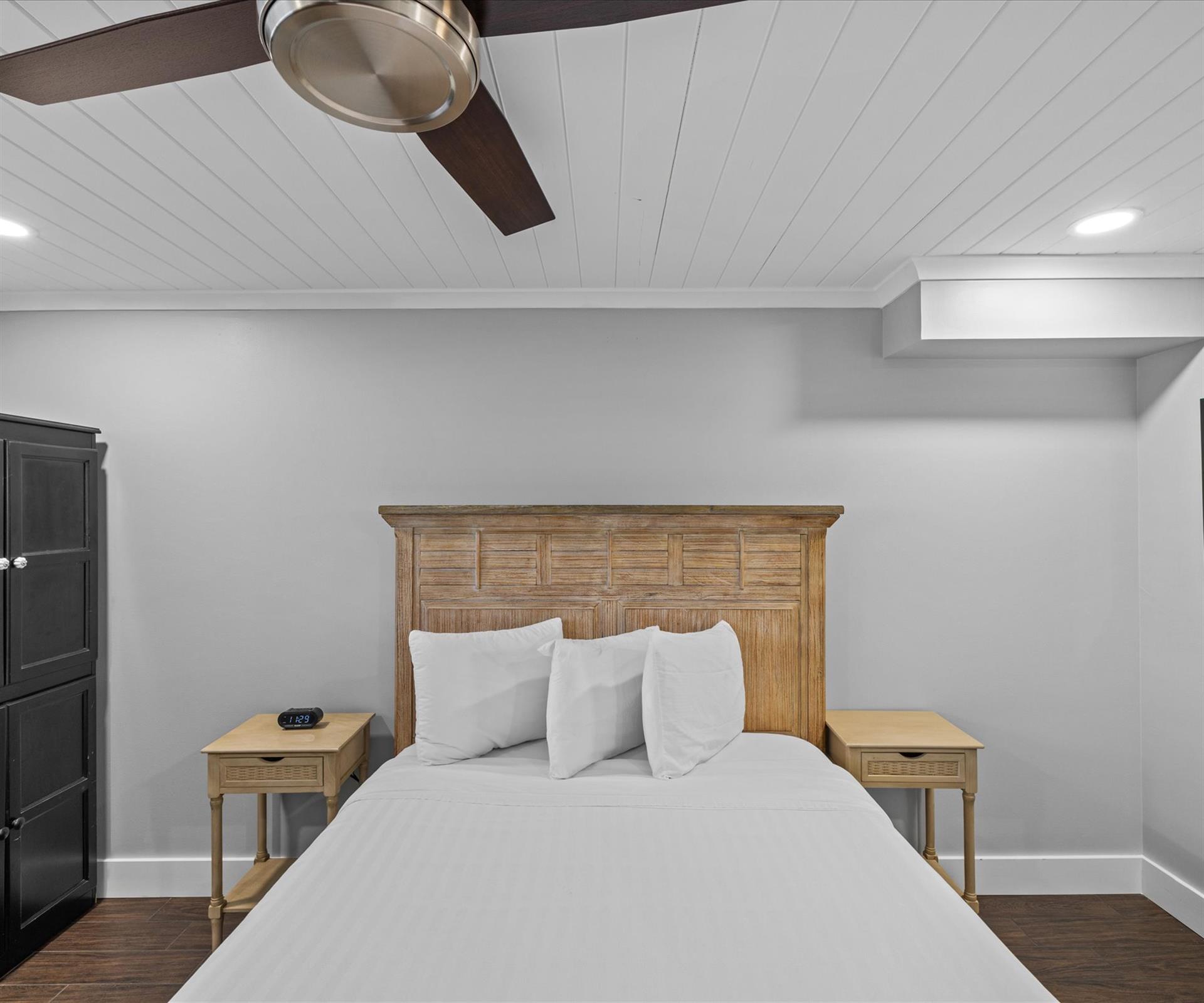 HSRC 109 Bedroom With Queen Bed