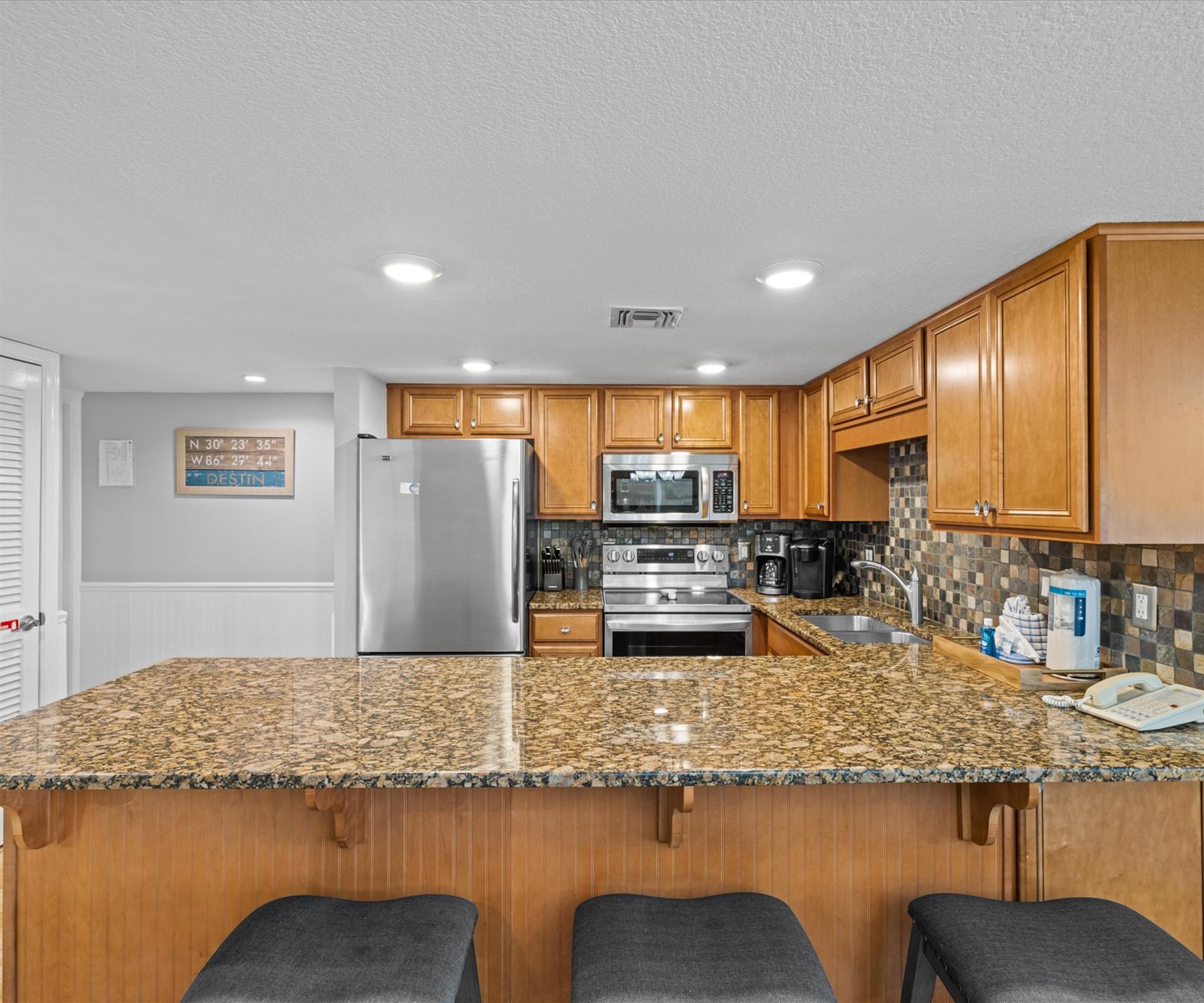 HSRC 304 Breakfast Bar Kitchen