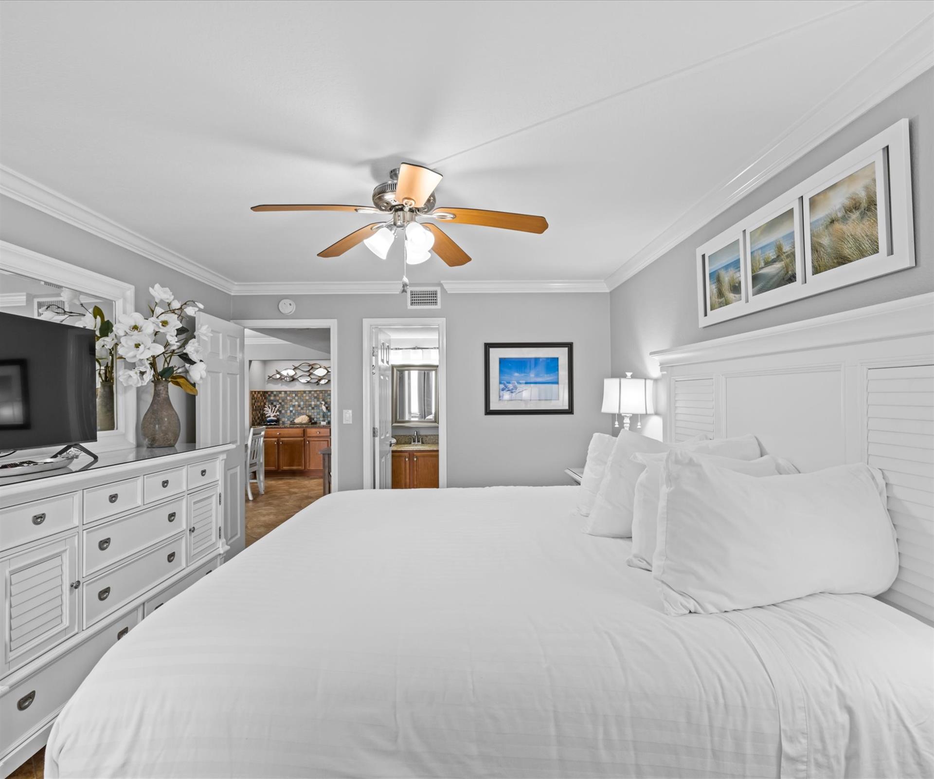 HSRC 304 Master Bedroom With King Bed And En Suite