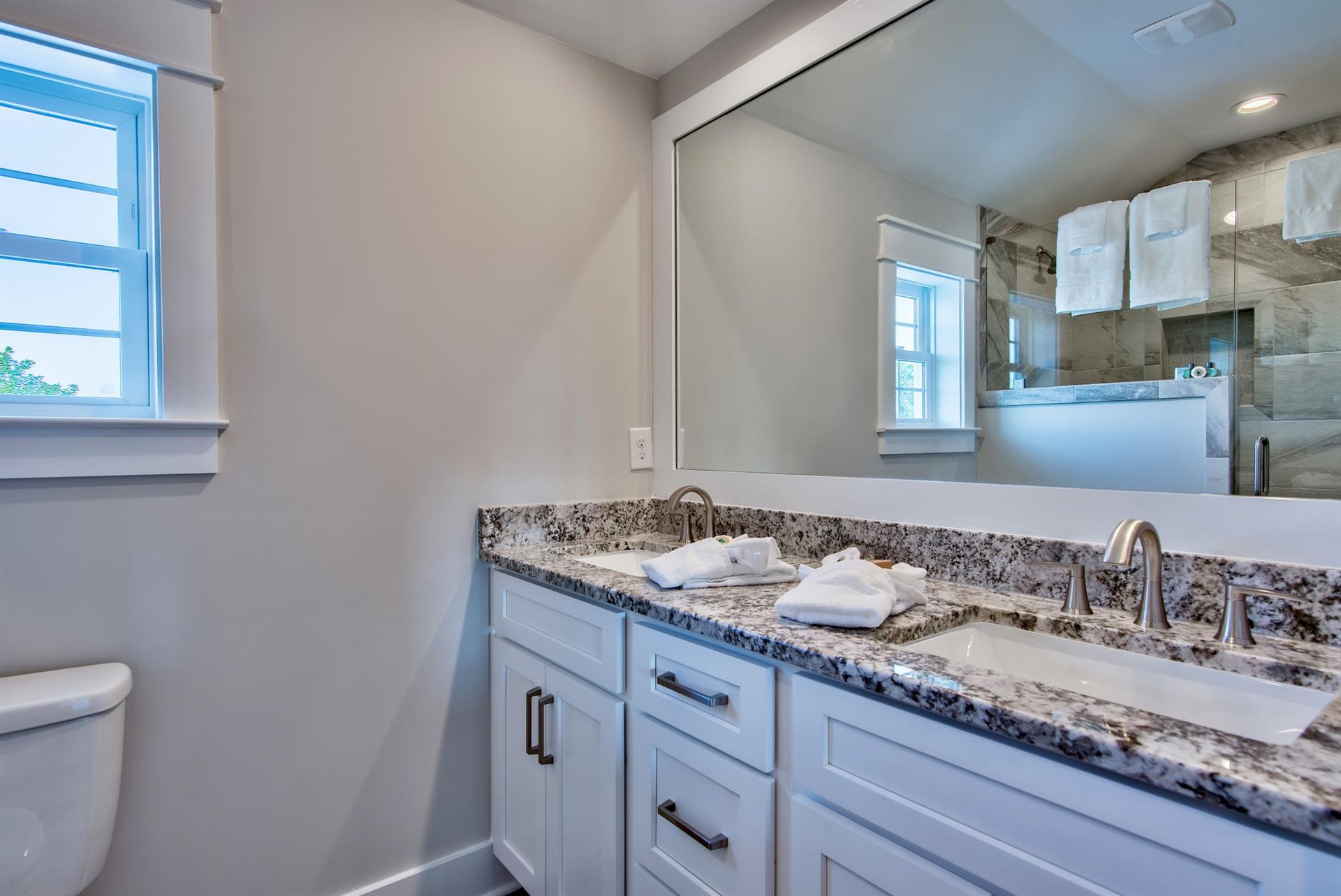 3rd Floor King Private Bathroom