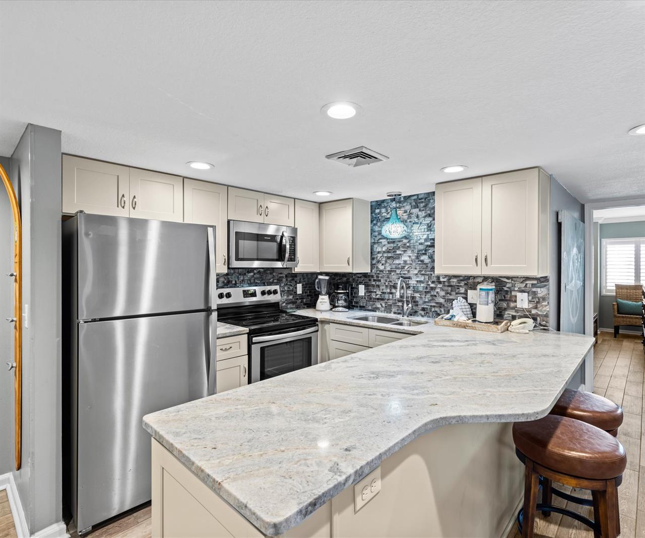 HSRC 210 Breakfast Bar Kitchen