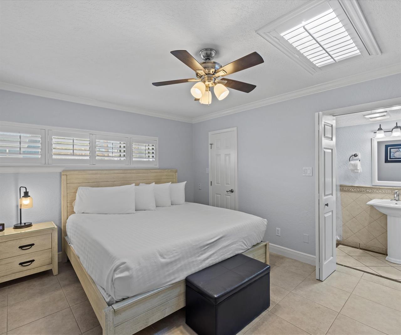 HSRC 1A Bedroom With King Bed And Ensuite