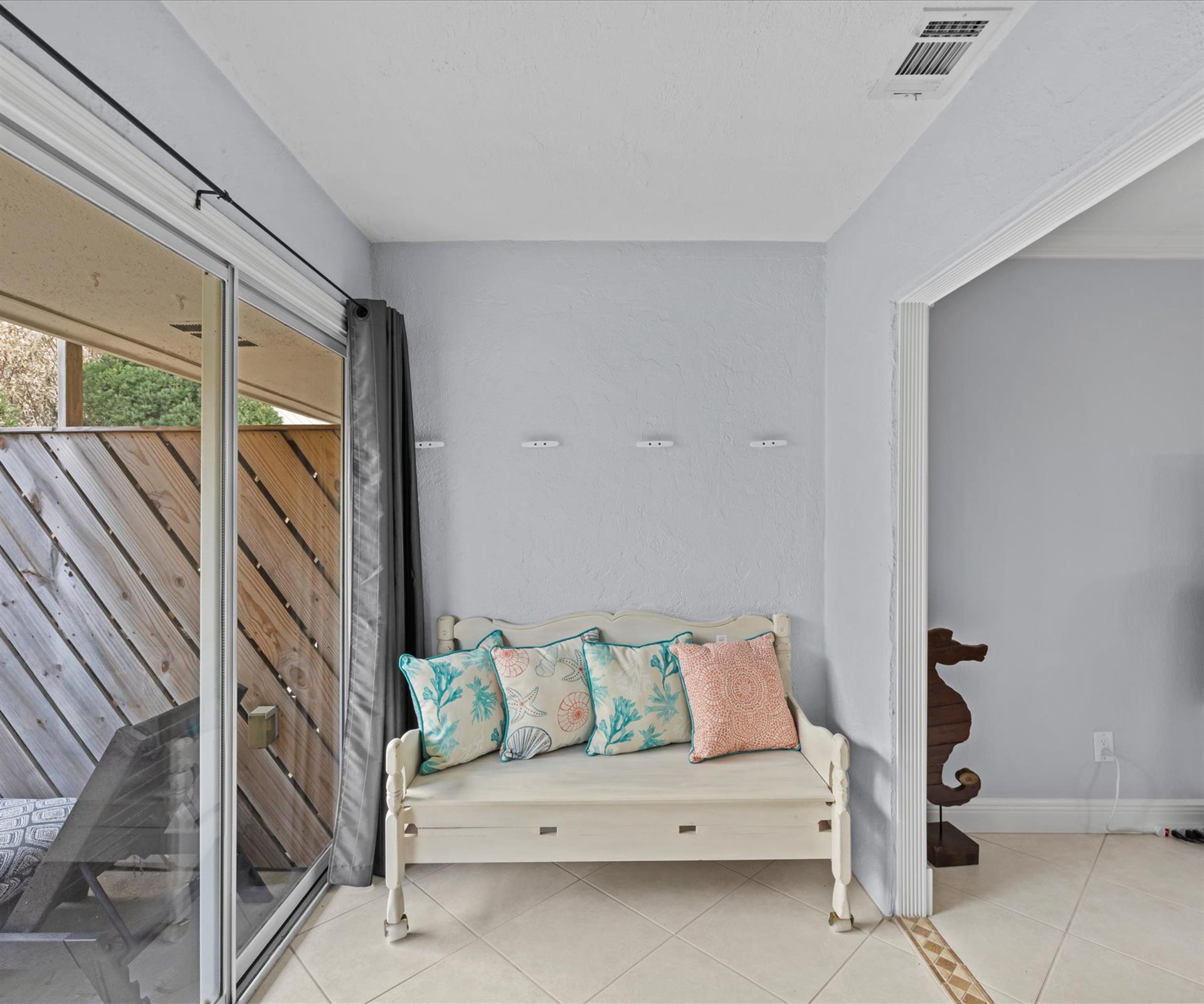 HSRC 1A Daybed Seating Area