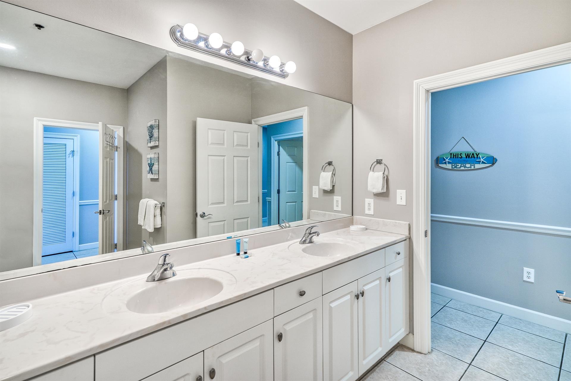 Hallway Full Bath with ShowerTub Combo