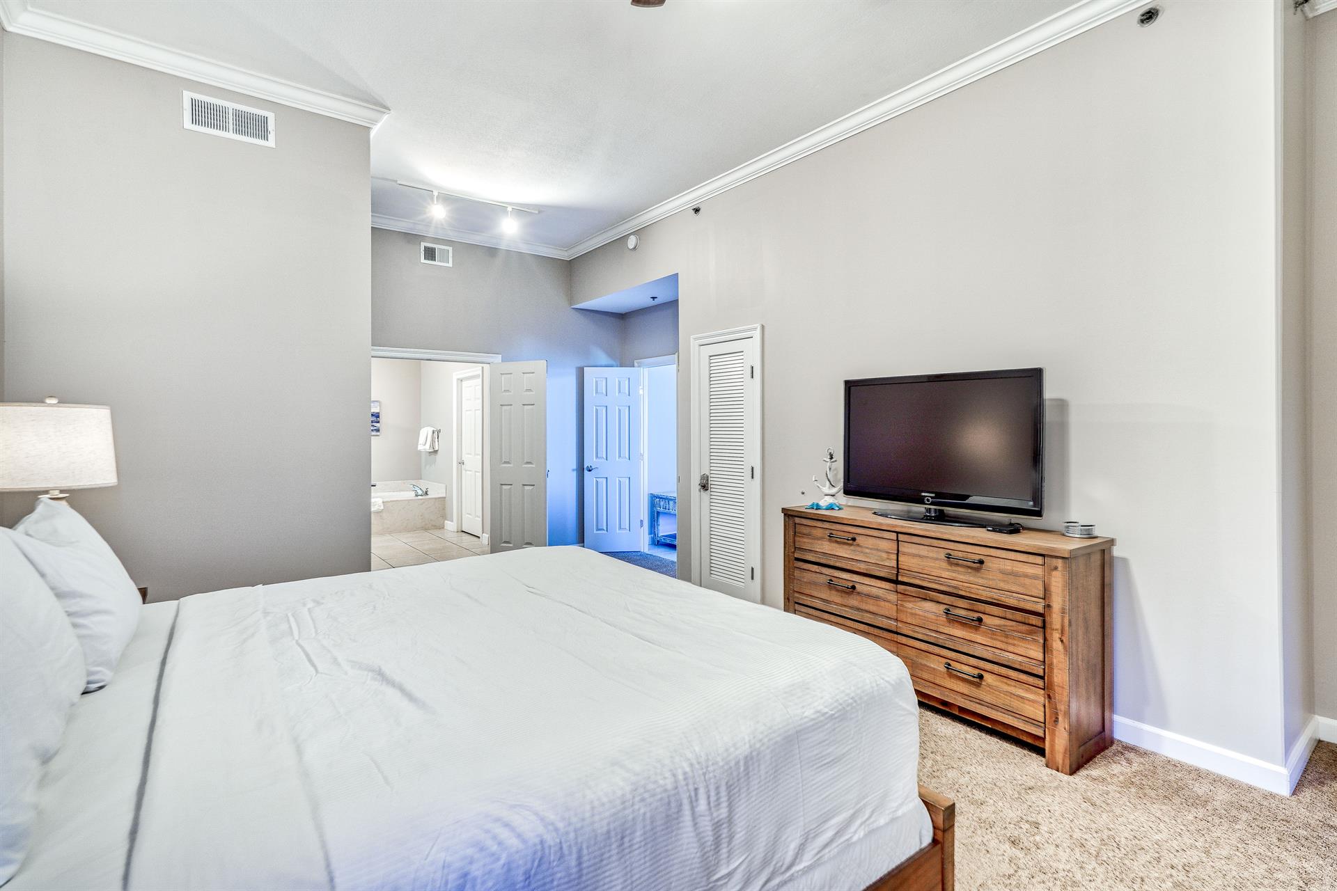 King Master Bedroom with Balcony Access, Private Bathroom